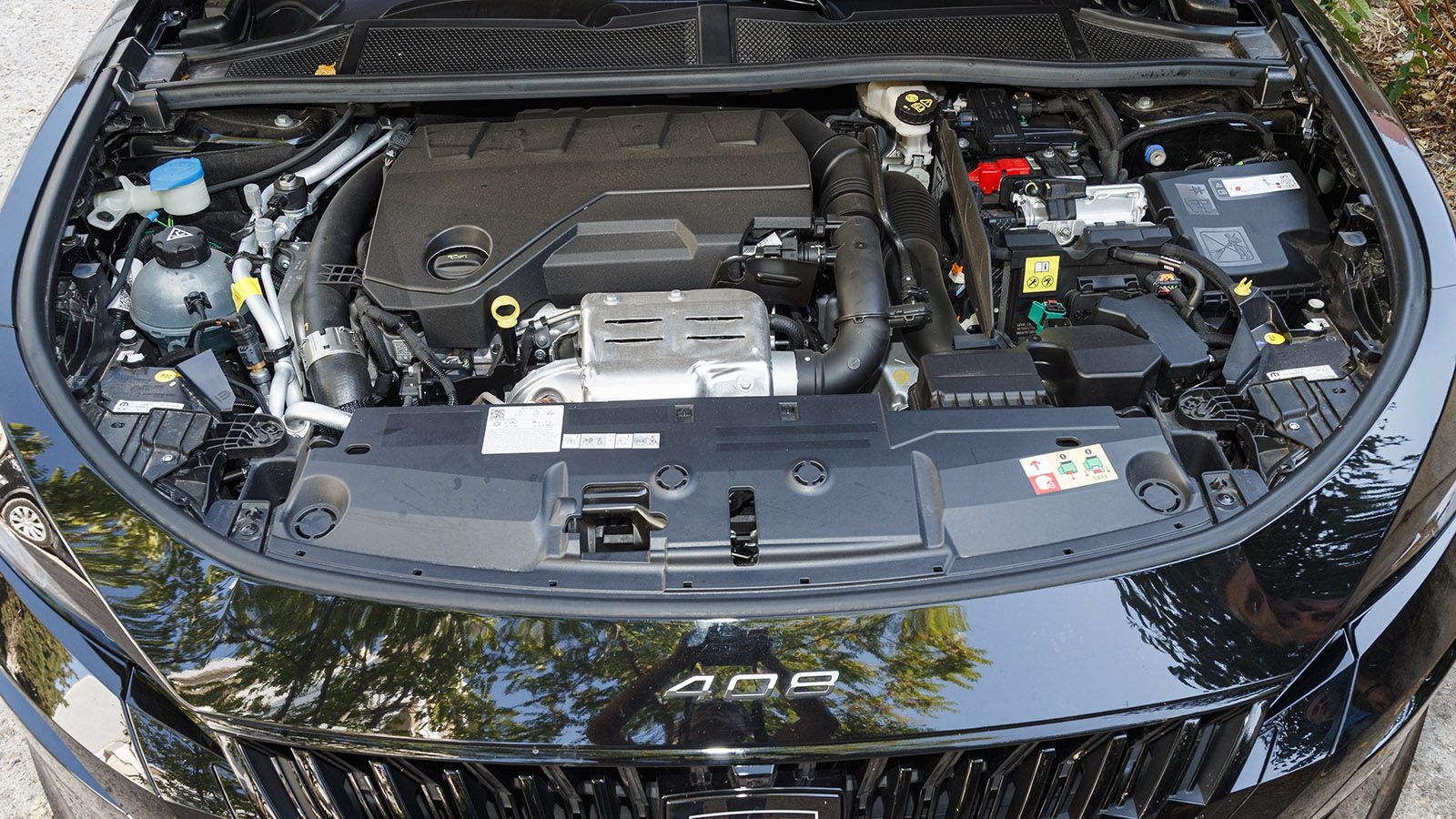 Peugeot 408. Τι βαθμό παίρνει σε κατανάλωση, χώρους, επιδόσεις, εγγυήσεις.